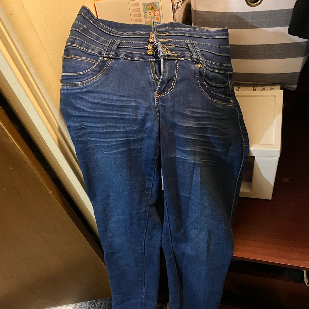 Really cute skinny jeans. No pockets * size 5